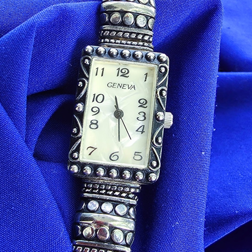 Geneva Slim Antique Style Womens Tank Watch
New battery,  fully working